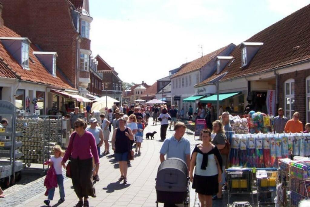 Hyggeligt Lille Byhus Lige Mellem Havnen Og Bytorv Ringkøbing Exterior foto