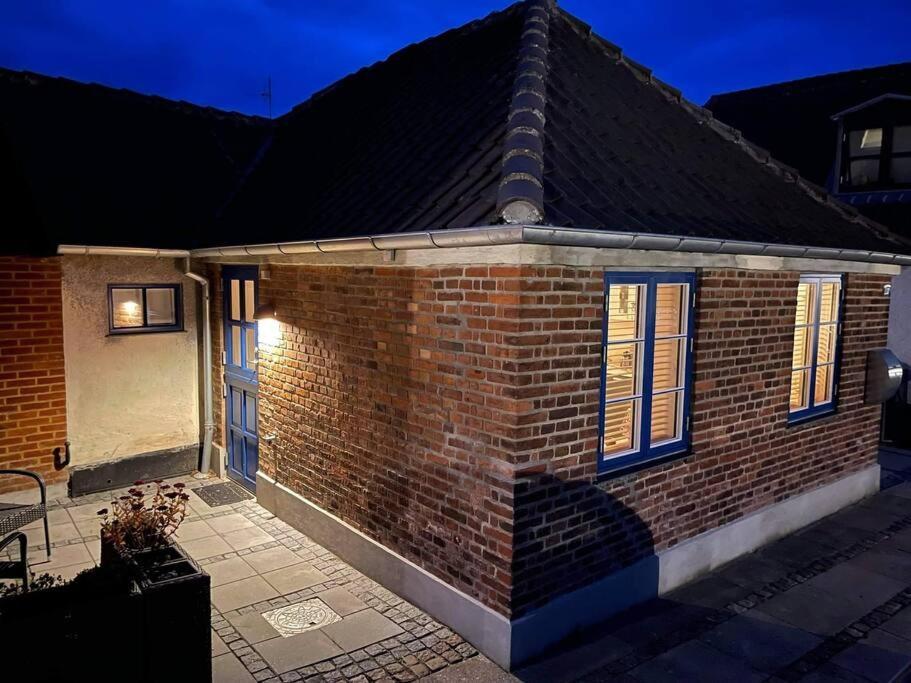 Hyggeligt Lille Byhus Lige Mellem Havnen Og Bytorv Ringkøbing Exterior foto